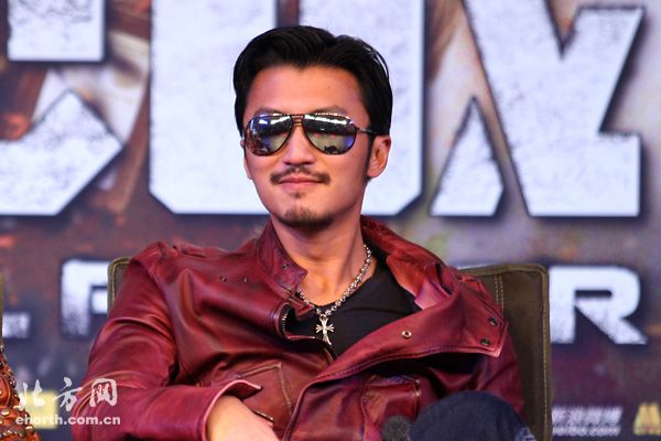 谢霆锋有首歌歌词里有句爱上你是我最大的光荣