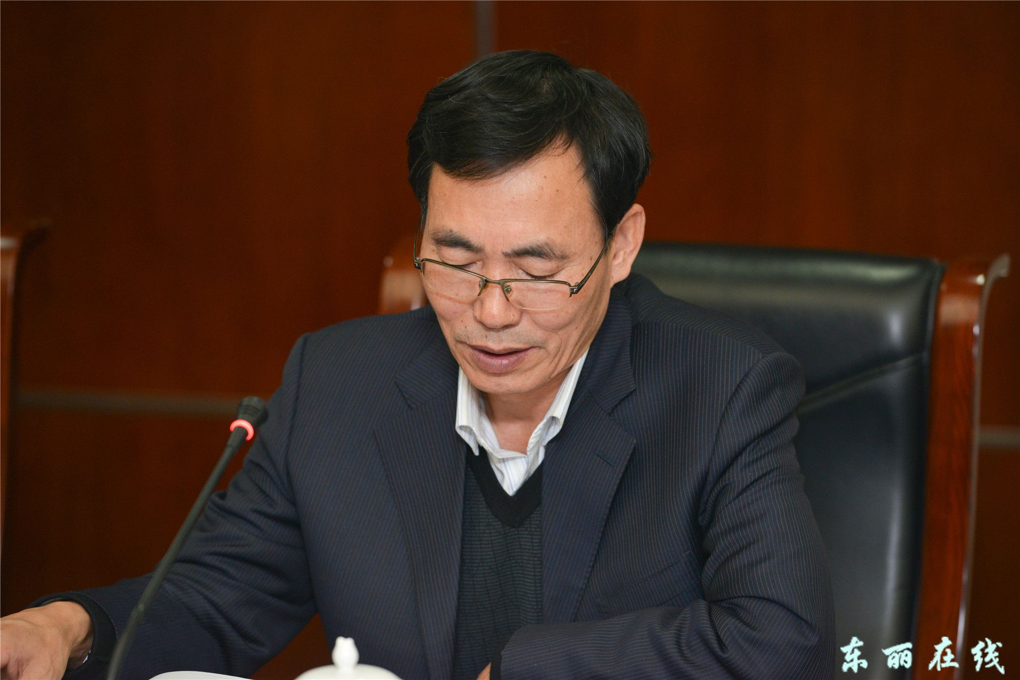 区委常委会召开三严三实专题民主生活会