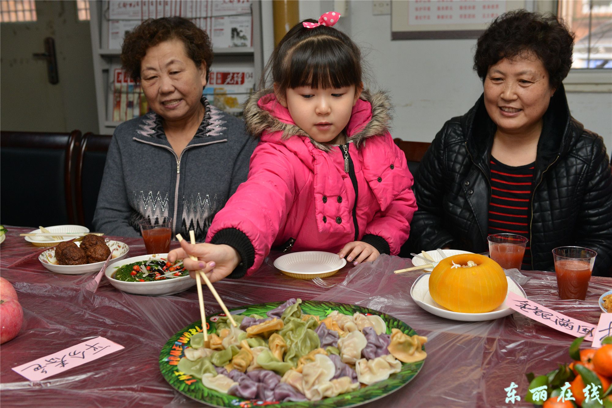 社区百家宴 浓浓邻里情 - 图片新闻 - 东丽在线