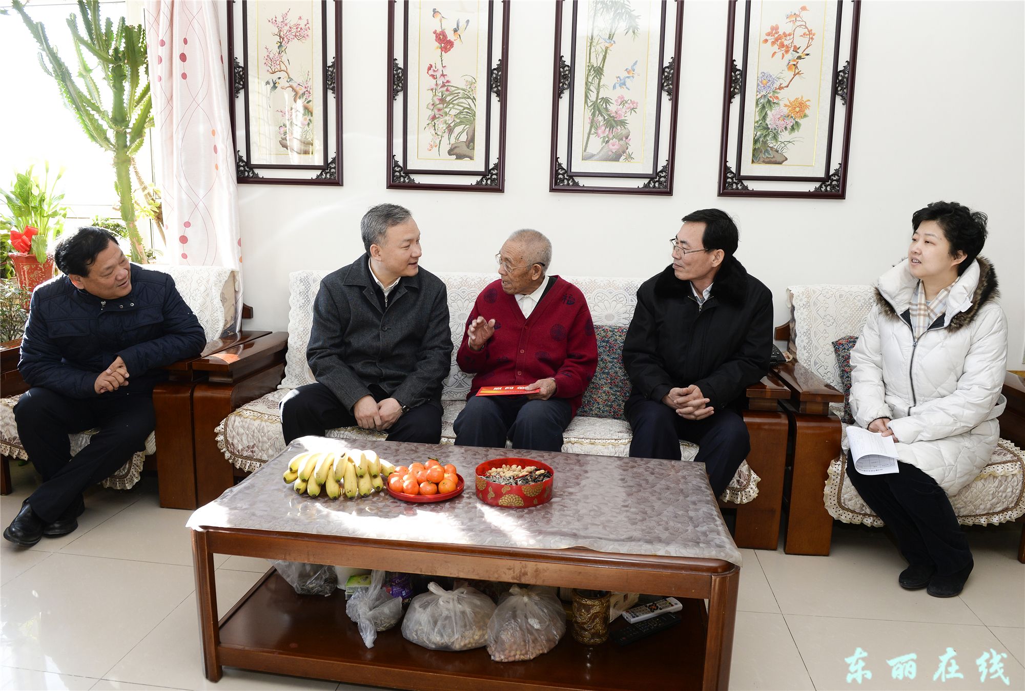 春节前区领导走访慰问基层党组织、老党员和困