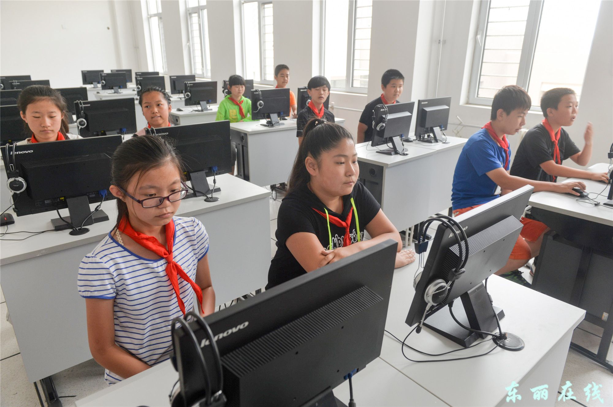 0余所中小学享受网络课堂 - 图片新闻 - 东丽在