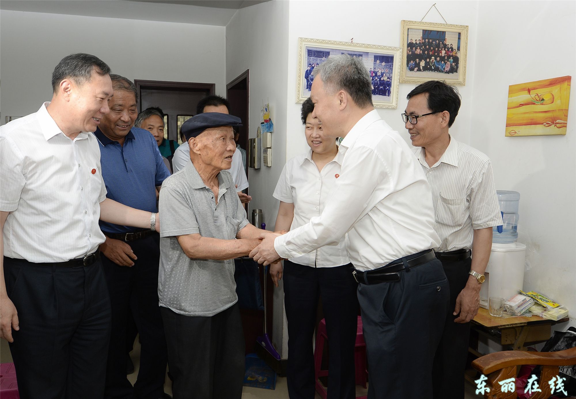 七一前夕尚斌义走访慰问老党员、困难党员和