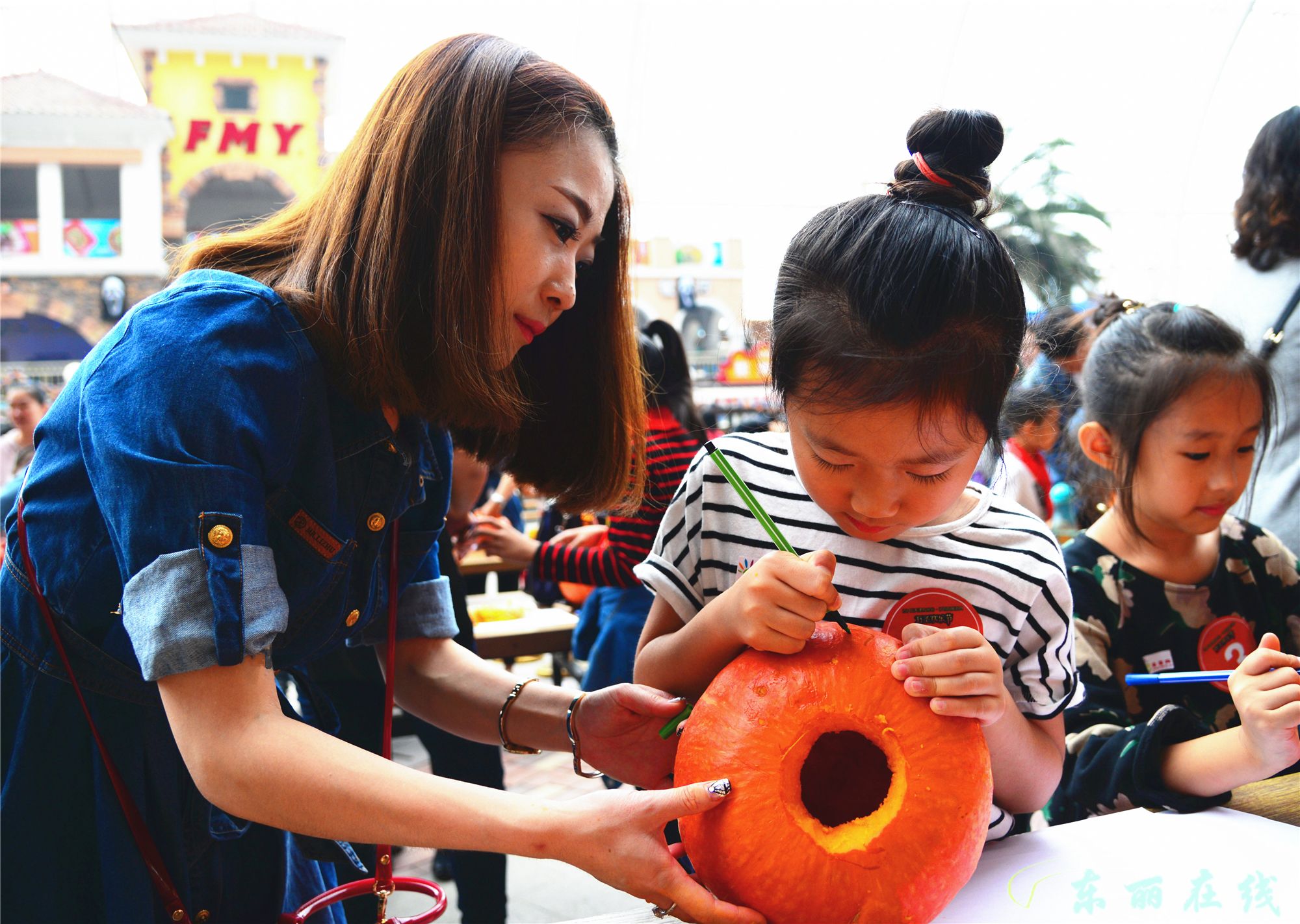 团区委开展东丽区12355青少年感受城市活动 