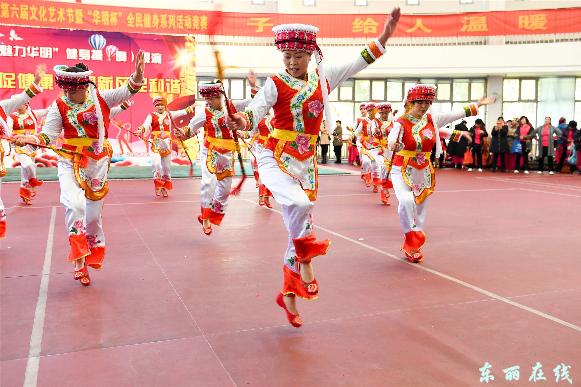 华明街举行魅力华明健身操、广场舞展演活动