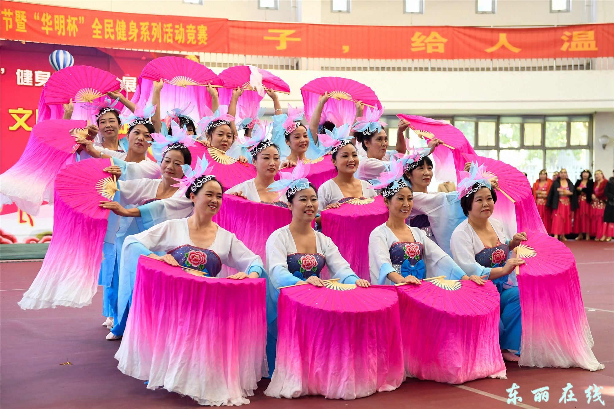 华明街举行魅力华明健身操、广场舞展演活动