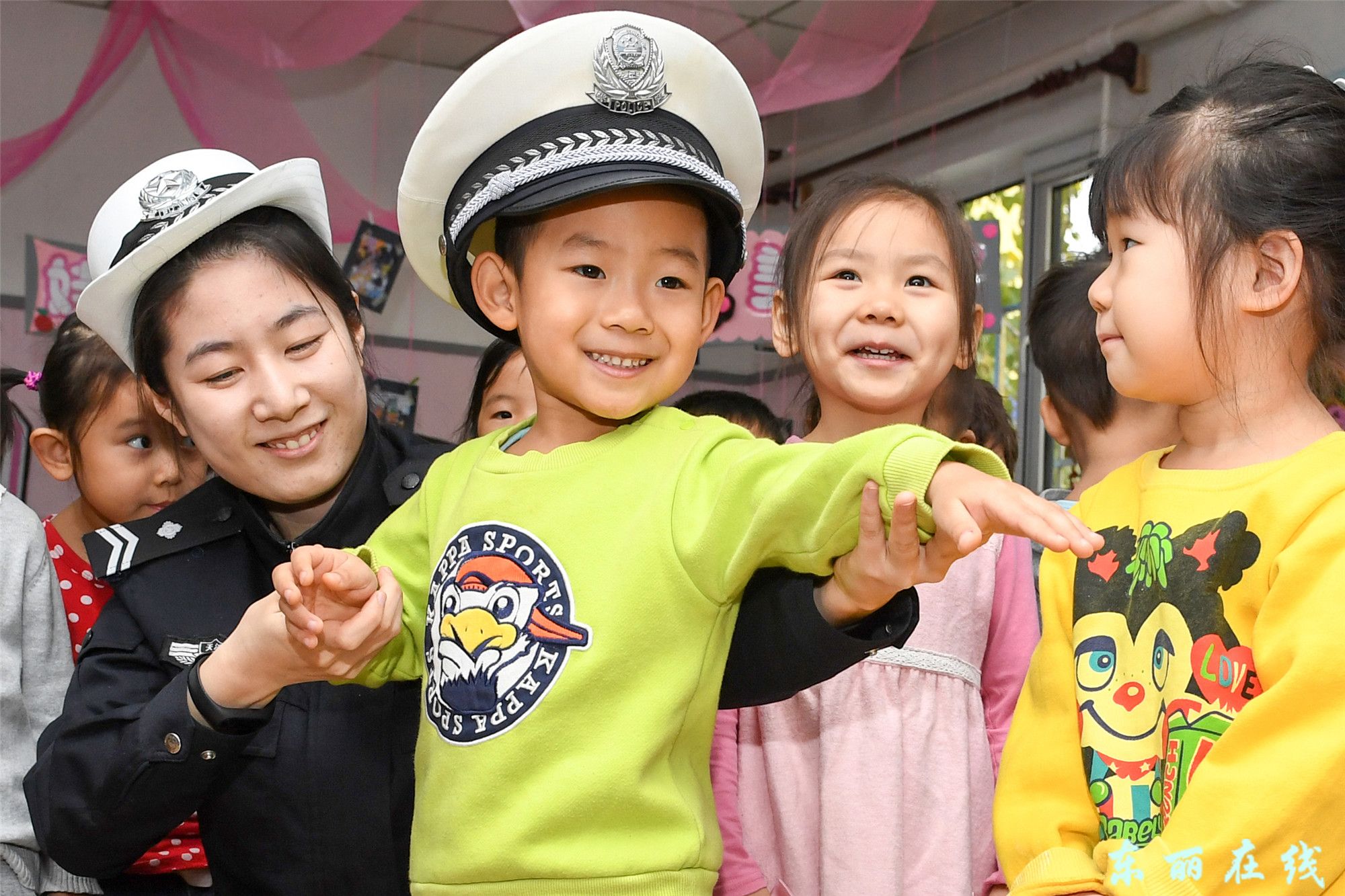 幼儿园里的交通安全课 - 图片新闻 - 东丽在线