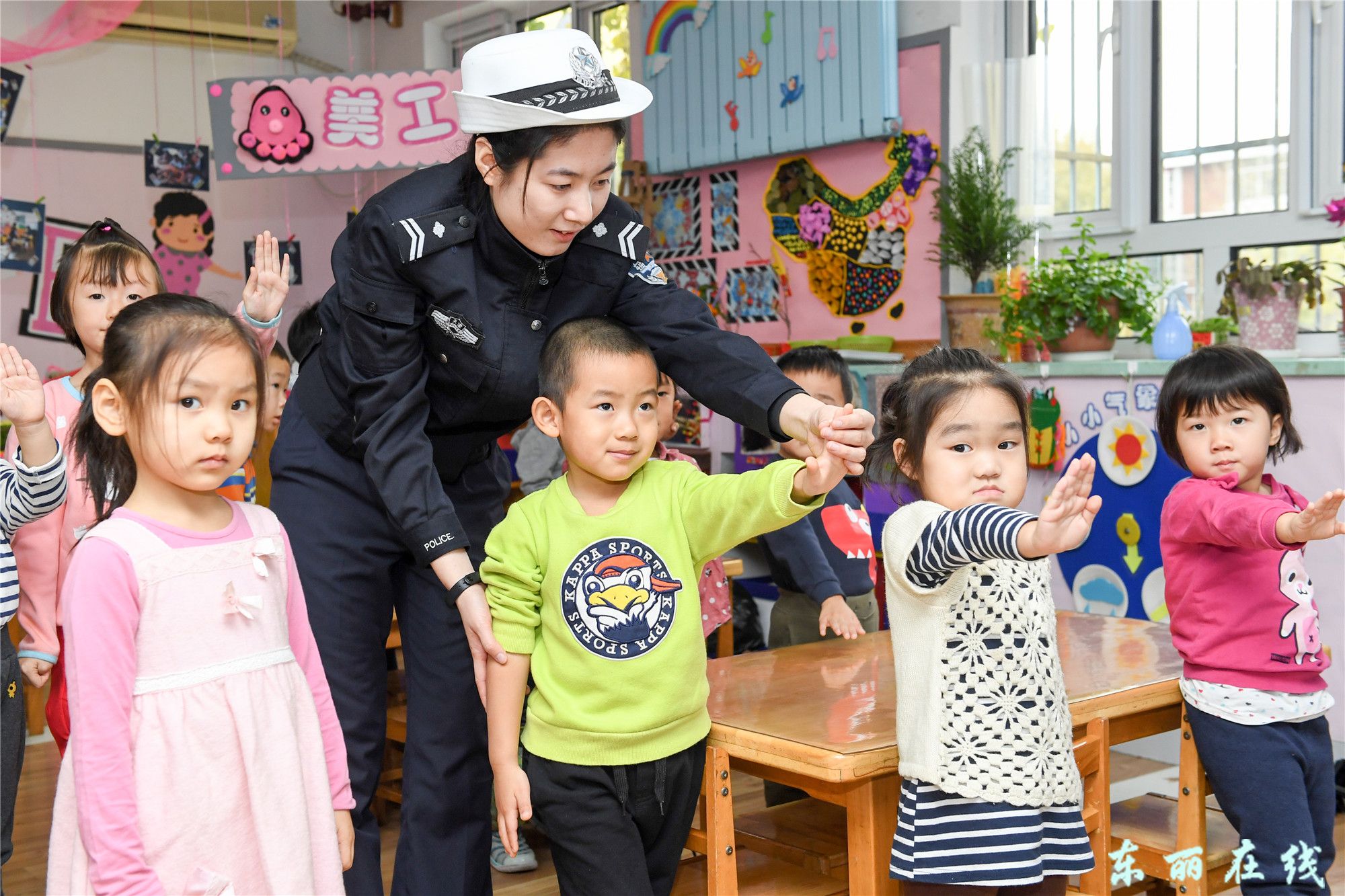 幼儿园里的交通安全课 - 图片新闻 - 东丽在线