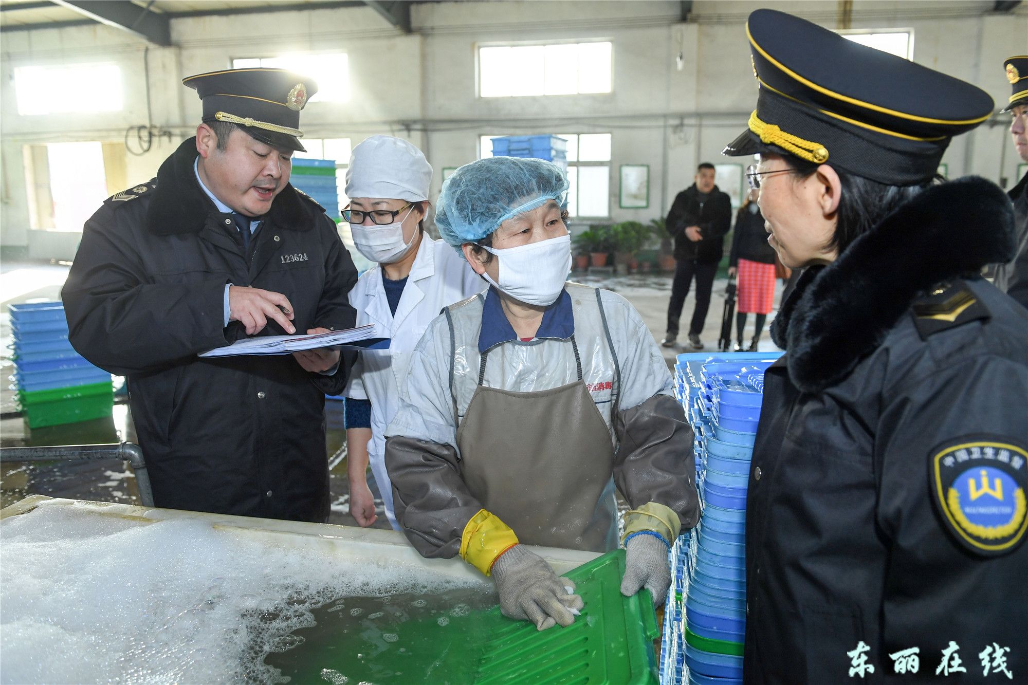 加大餐饮具卫生检查 确保春节期间用餐安全 - 