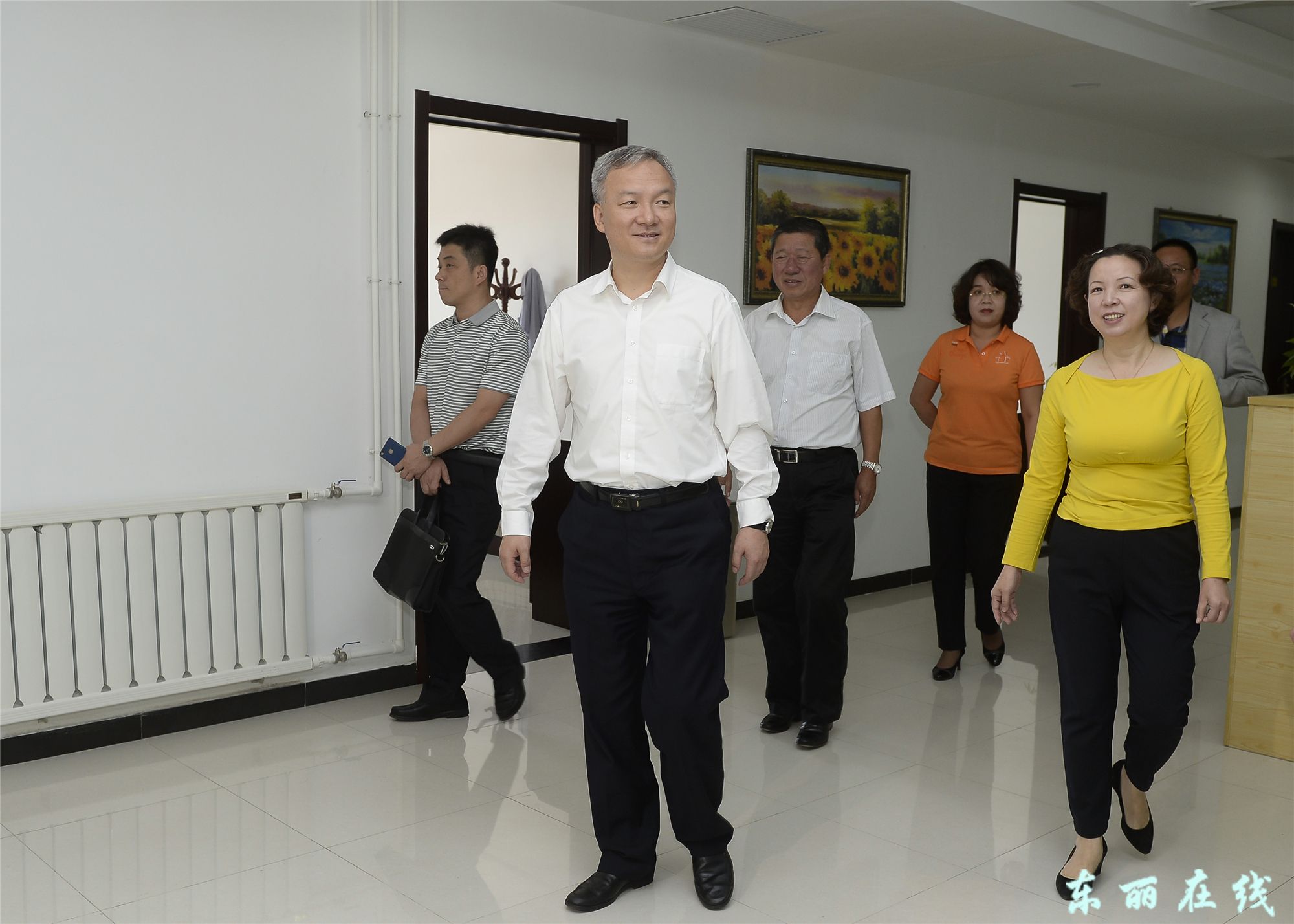 尚斌义节日期间慰问街道值班人员和检查安全稳