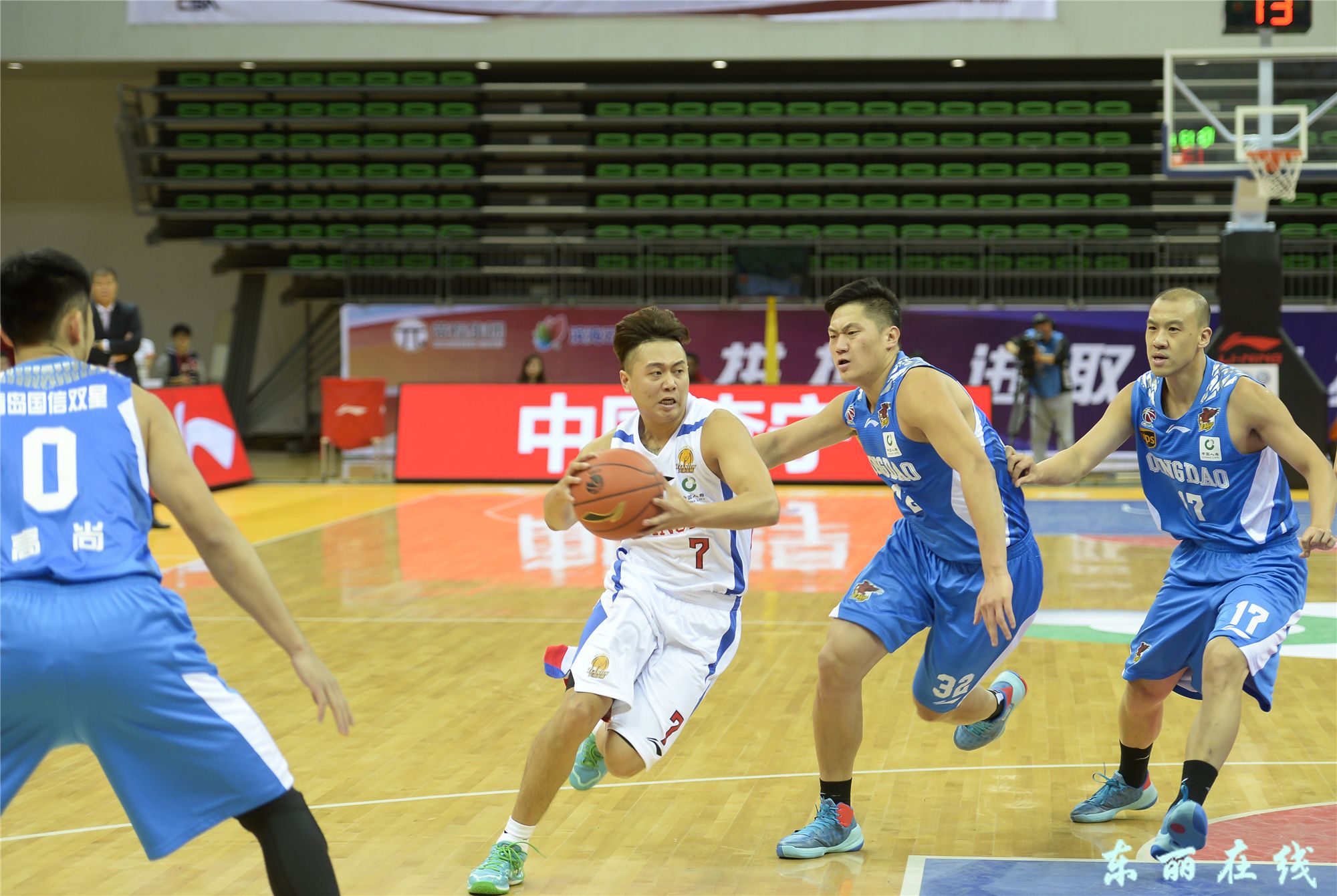 天津荣钢男篮本赛季CBA篮球联赛首场比赛在
