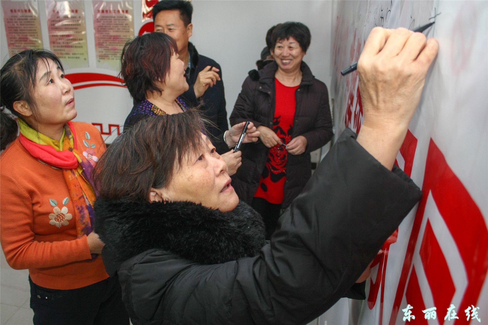 詹安里社区开展禁止燃放烟花爆竹宣传